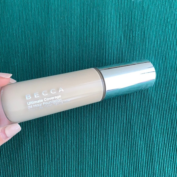 Only once used Becca makeup, perfect for going out with medium to full coverage. - Picture 1 of 2